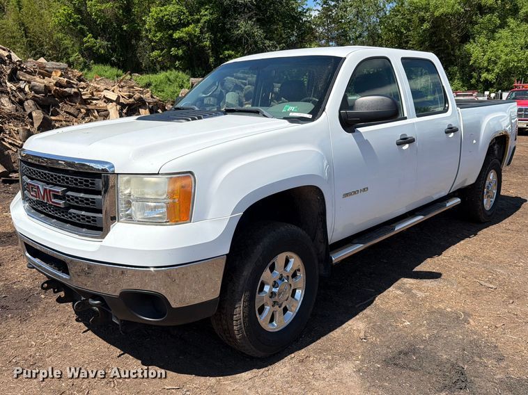 2011 GMC Sierra 3500HD Crew Cab pickup truck - EM0124