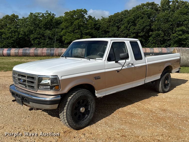1997 Ford F250 Ext. Cab pickup truck - EN0312