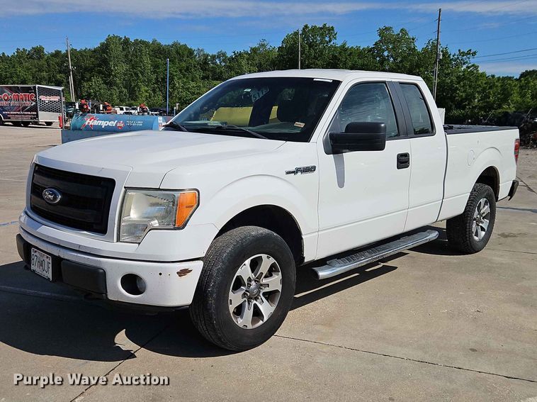 2013 Ford F150 pickup truck - EO7383