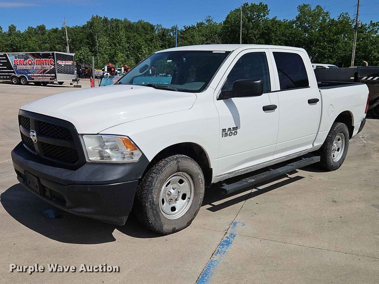2016 RAM 1500 Crew Cab pickup truck - EO7384