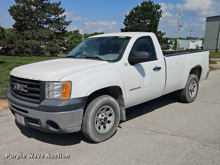 2013 GMC Sierra 1500 pickup truck - EO7434