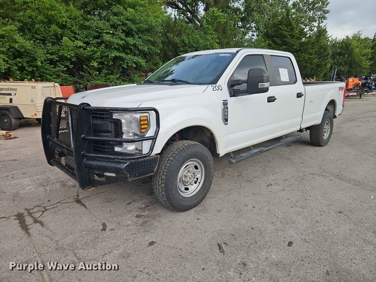 2019 Ford F250 Super Duty XL Crew Cab pickup truck - EO7446