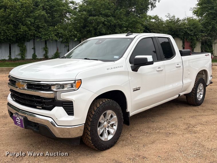 2022 Chevrolet Silverado 1500 Ext. Cab pickup truck - ET2002