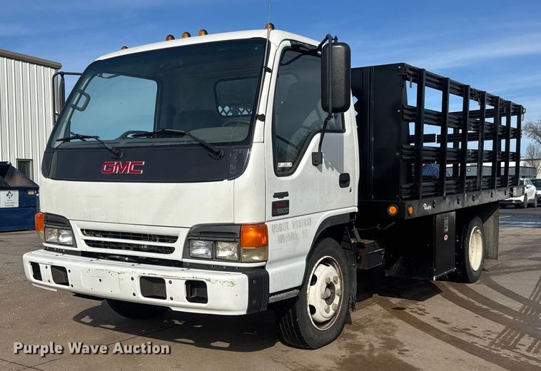 2001 GMC W5500 flatbed truck - ET4452