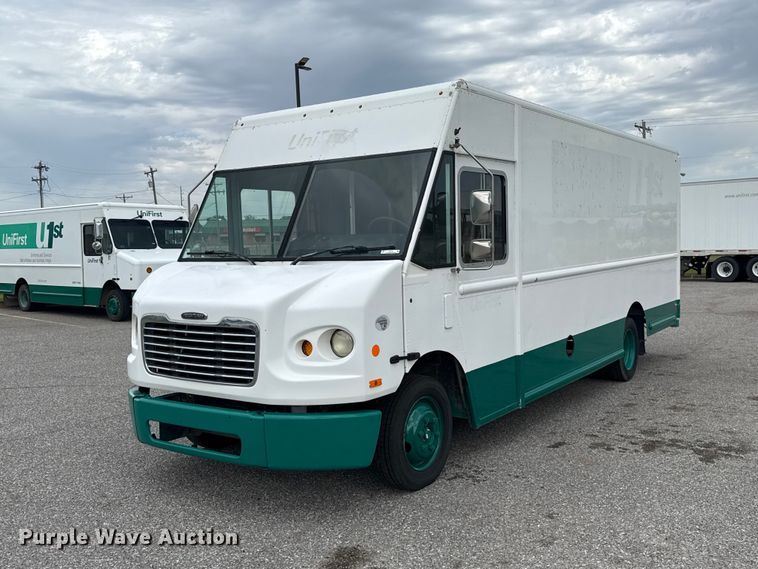 2014 Freightliner MT45 delivery van - ET6143