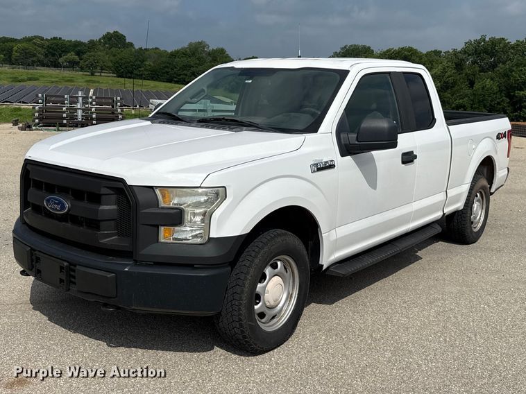 2015 Ford F150 Ext. Cab pickup truck - ET6302