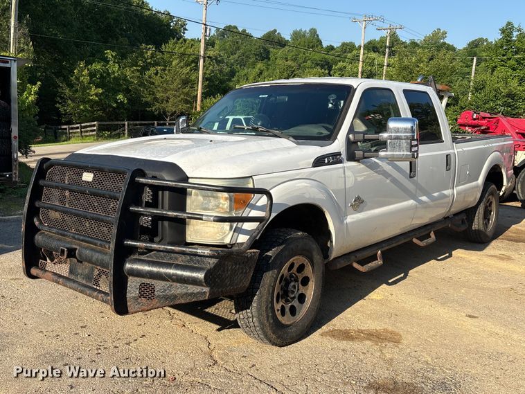 2011 Ford F350 Super Duty Crew Cab pickup truck - EU0596