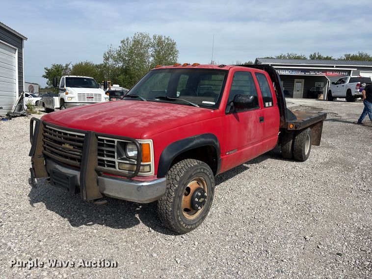 1993 Chevrolet K3500 Ext. Cab flatbed pickup truck - EU5615