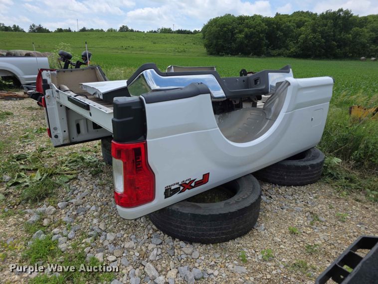 Ford pickup truck bed - EV2112