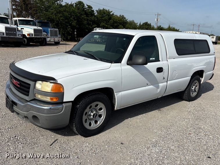 2006 GMC Sierra 1500 pickup truck - EW0016