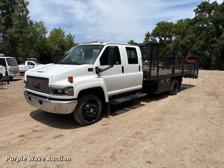 2007 GMC C4500 Crew Cab flatbed truck - EW0032