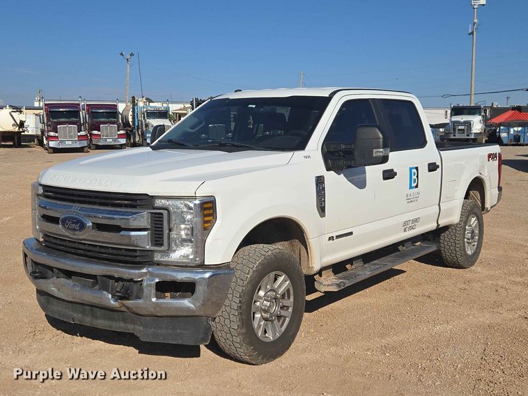 2019 Ford F250 Super Duty Crew Cab pickup truck - EW0202