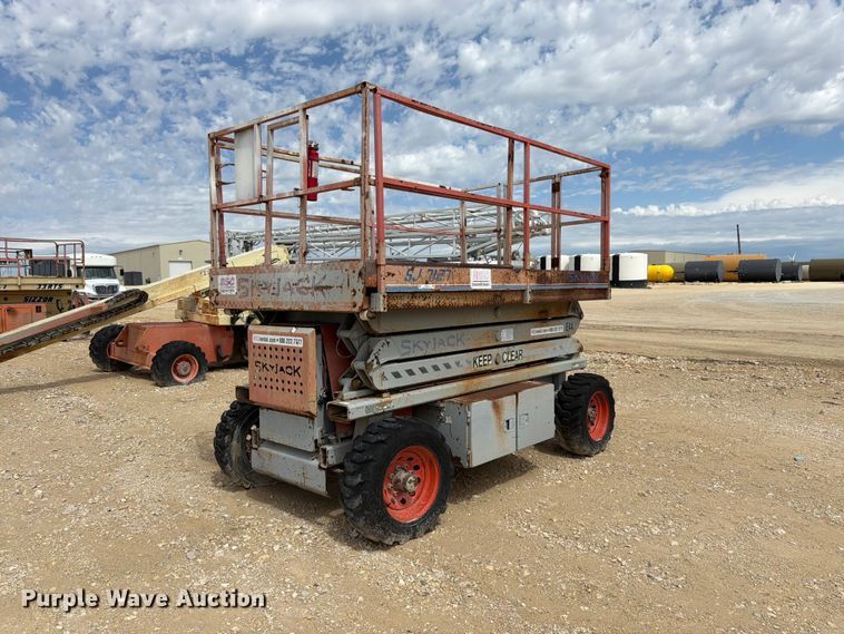 2003 Skyjack SJ7127 scissor lift - EW4772