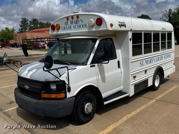 2003 Chevrolet Express school bus - FB7453