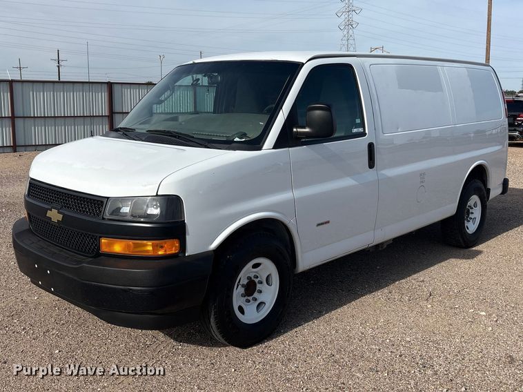 2019 Chevrolet Express van - FC2399