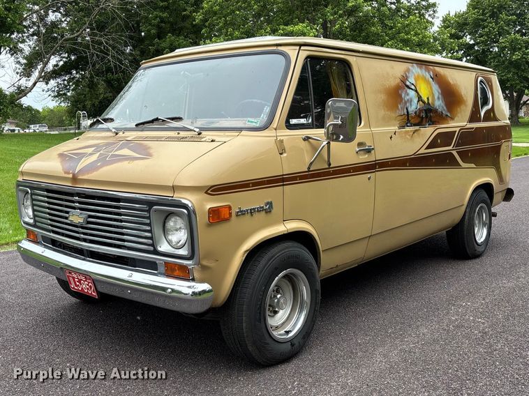 1976 Chevrolet G20 van - FC5802