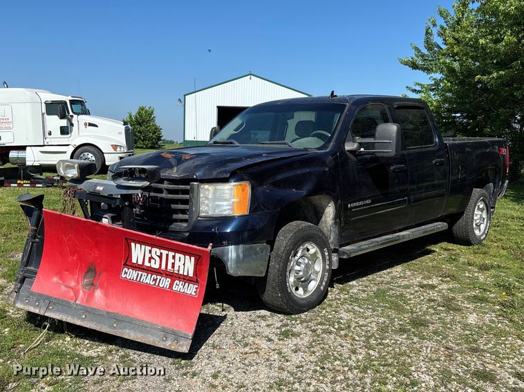 2009 GMC Sierra 2500HD Crew Cab pickup truck - FC5852