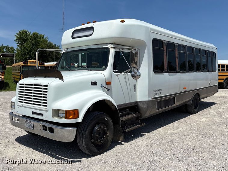 1997 International 3400 shuttle bus - FC5882