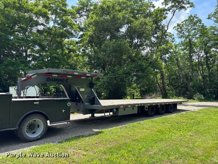2021 Diamond C Roadclipper hydraulic tail equipment trailer - FH7153