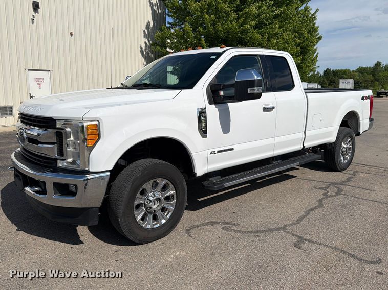 2017 Ford F250 Super Duty XLT Ext. Cab pickup truck - FK0193