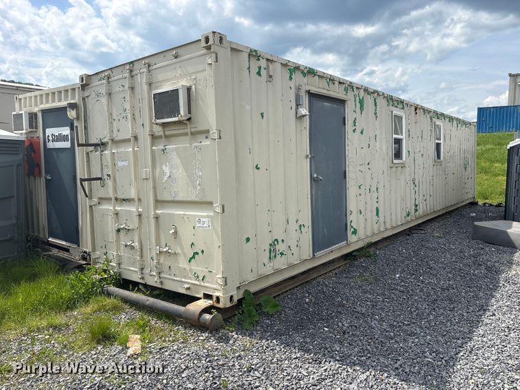 Skid mounted changing trailer - FK2021