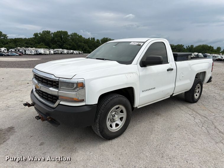 2016 Chevrolet Silverado 1500 pickup truck - YA3288