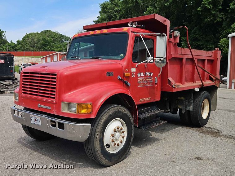 1993 International 4900 dump truck - DQ7791