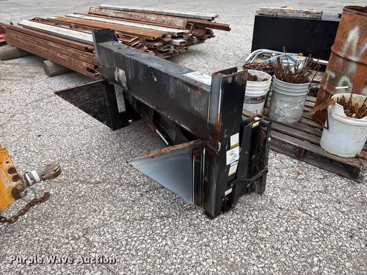 Tommy Gate Co. end gate lift - DQ7819