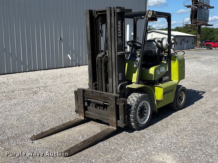 Clark CGP40 forklift - DV4388
