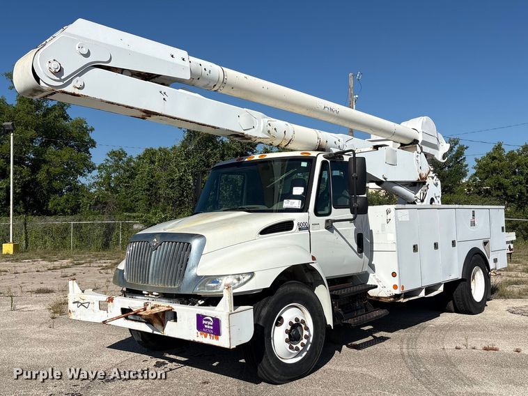 2008 International DuraStar 4300 bucket truck - DV8509