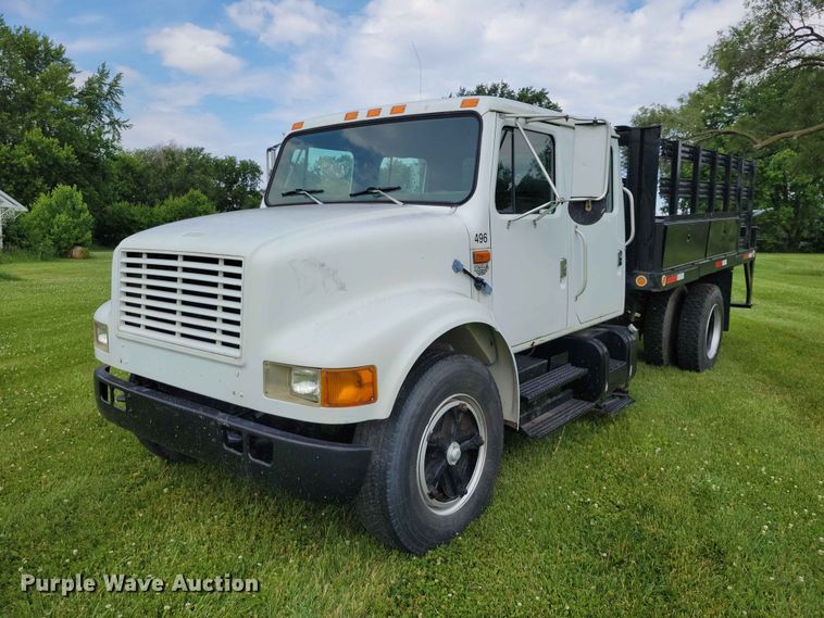 1994 International 4600 flatbed truck - DZ7130