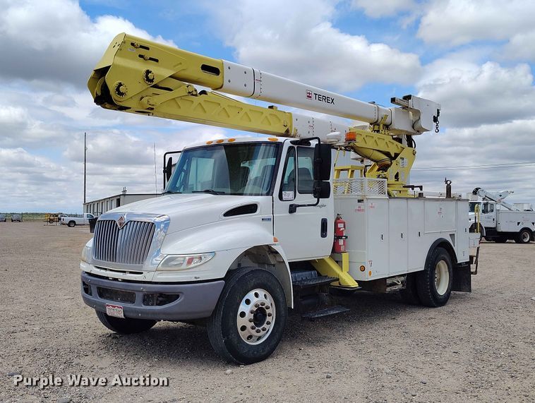 2011 International DuraStar 4400 bucket truck - ED0135