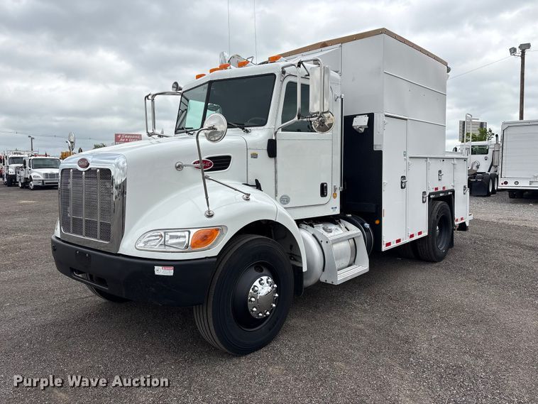 2014 Peterbilt 337 utility / service truck - EG9018