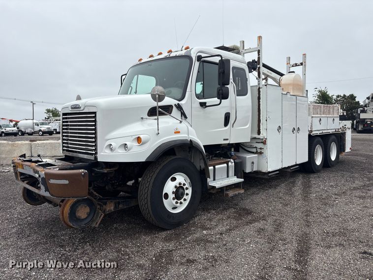 2012 Freightliner Business Class M2 crane truck - EG9104