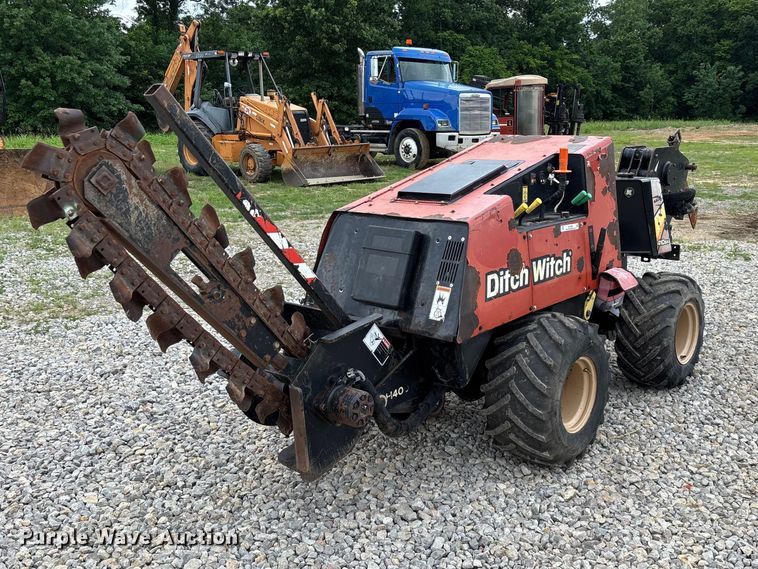 2013 Ditch Witch 410SX trencher - EO4320