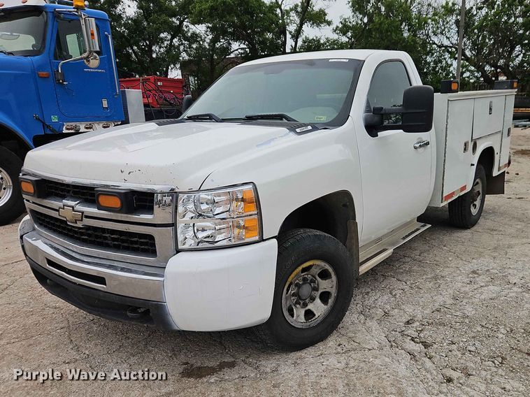 2009 Chevrolet Silverado 3500HD utility bed pickup truck - EO7394