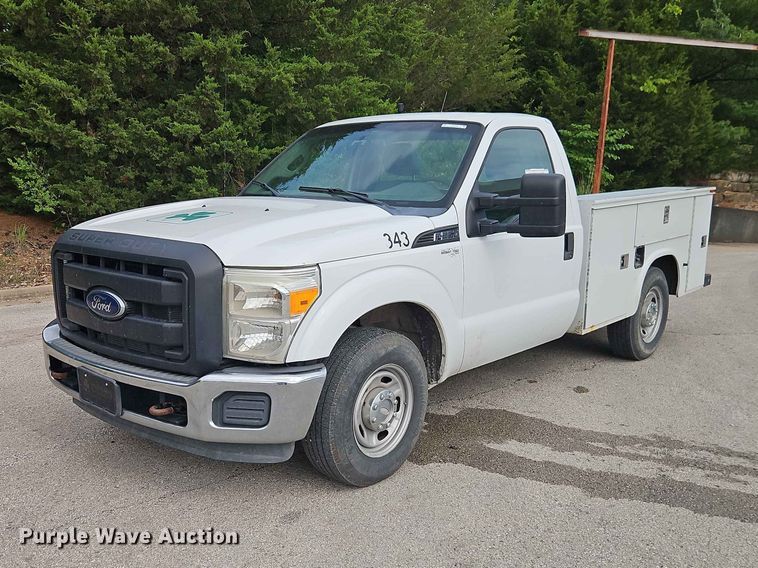 2013 Ford F250 Super Duty utility bed pickup truck - EO7447