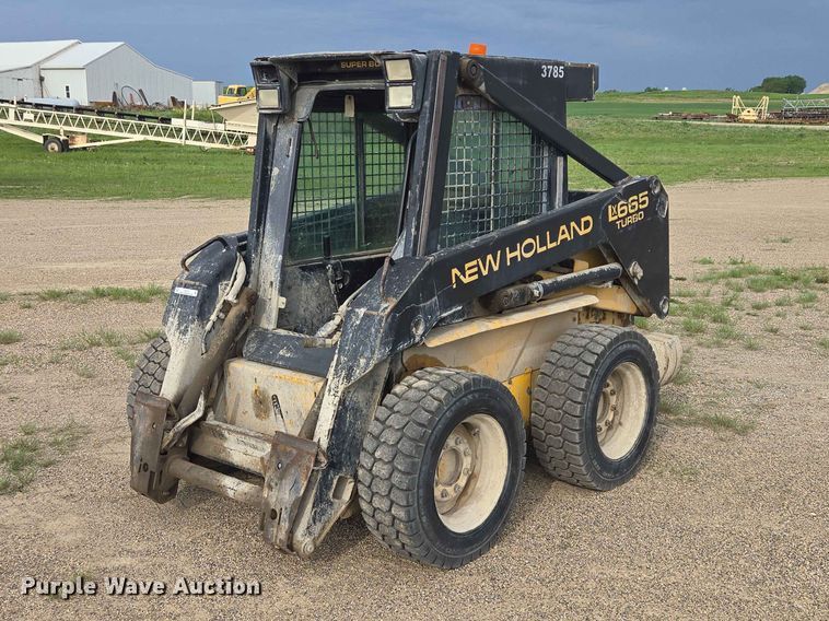 1999 New Holland LX665 skid steer loader - ER1672