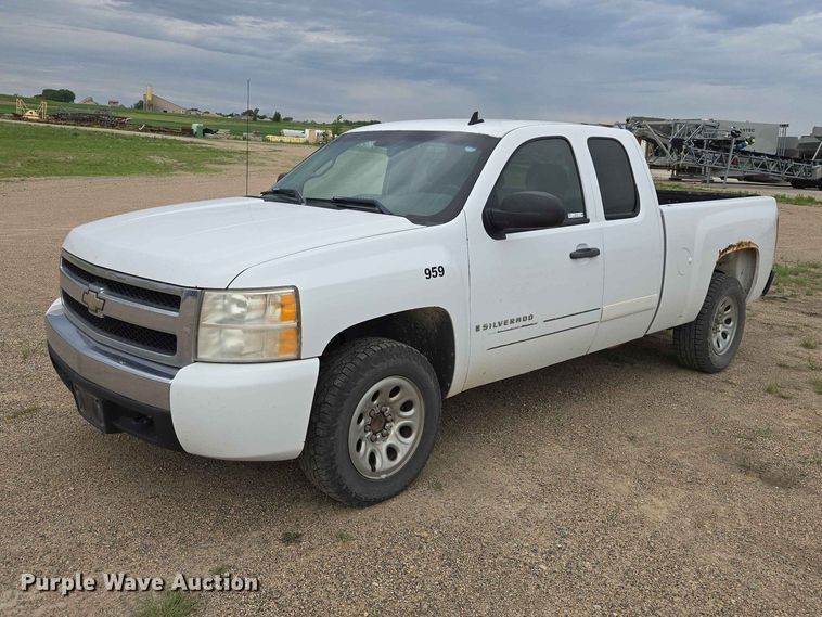 2008 Chevrolet Silverado 1500 Ext. Cab pickup truck - ER1675