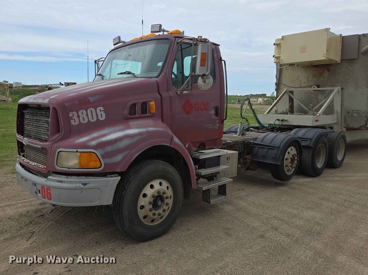2000 Sterling A9500 semi truck - ER1680