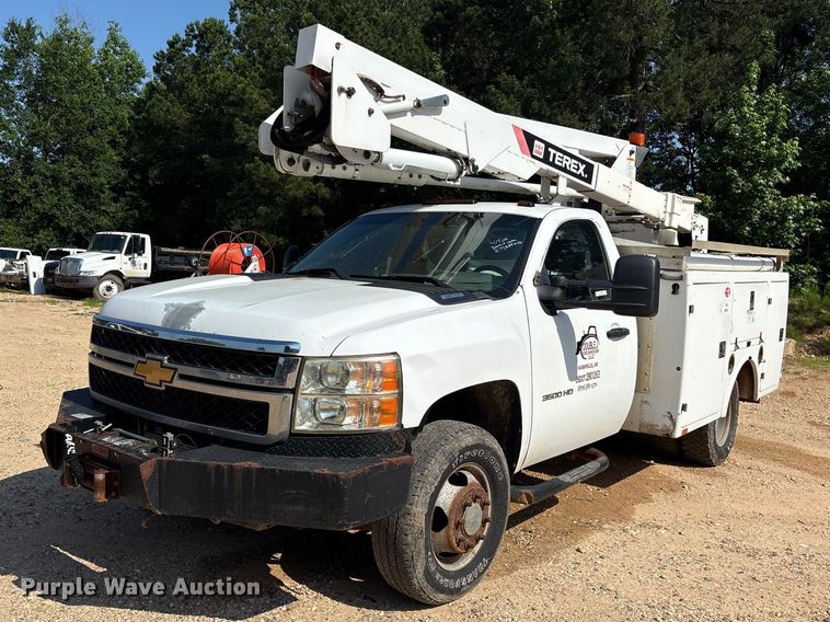 2012 Chevrolet Silverado 3500HD bucket truck - ET2154