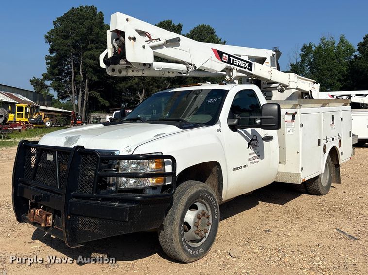 2013 Chevrolet Silverado 3500HD bucket truck - ET2155