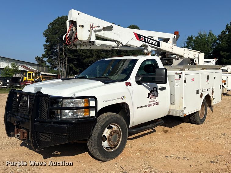 2013 Chevrolet Silverado 3500HD bucket truck - ET2156