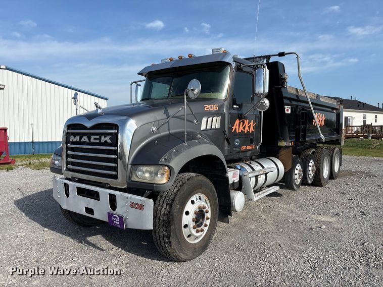 2023 Mack Granite dump truck - EU5613