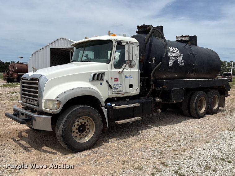 2012 Mack Granite tank truck - EW0014