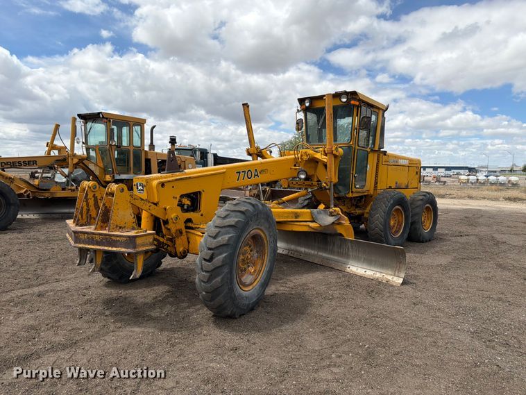 1985 John Deere 770A motor grader - EW2083