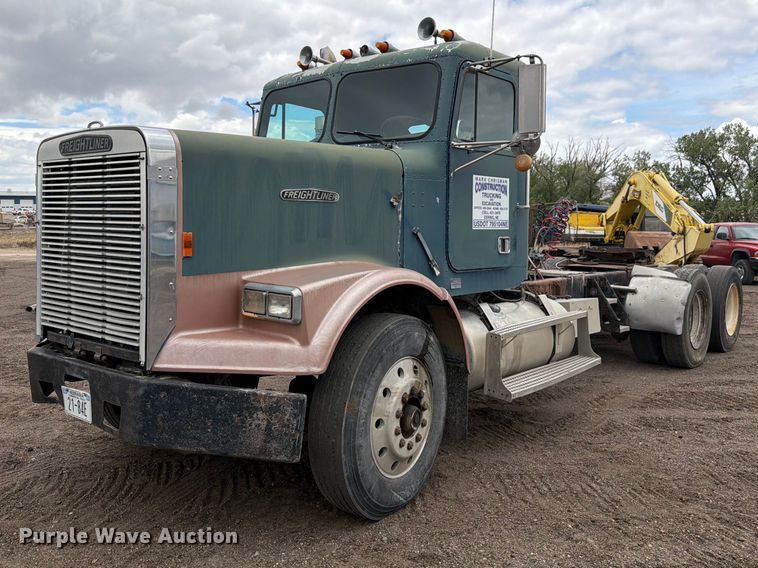 1987 Freightliner Conventional semi truck - EW2099