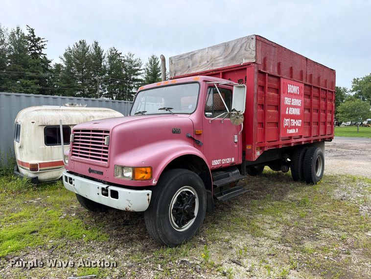 1995 International 4700 chipper truck - FB8173