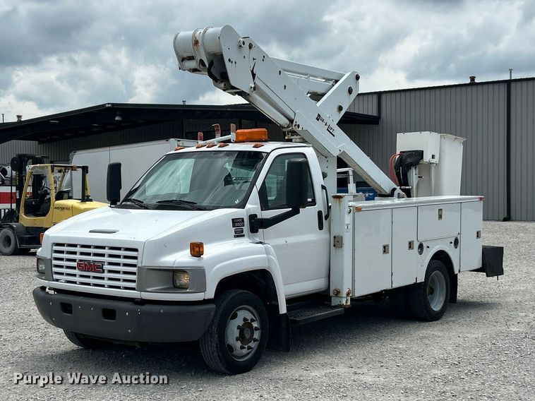 2008 GMC C5500 bucket truck - FC2699