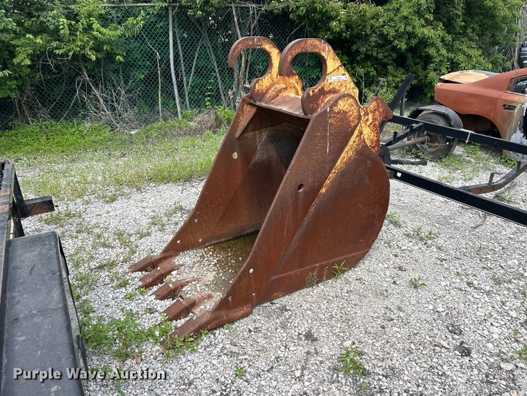 36" W excavator bucket - FC2701
